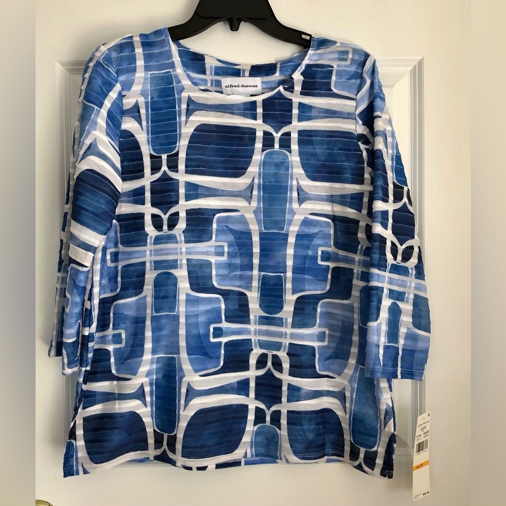 ALFRED DUNNER SIZE SMALL TOP GEOMETRIC RUFFLE CREW NECK PULLOVER CLASSICS BLUE